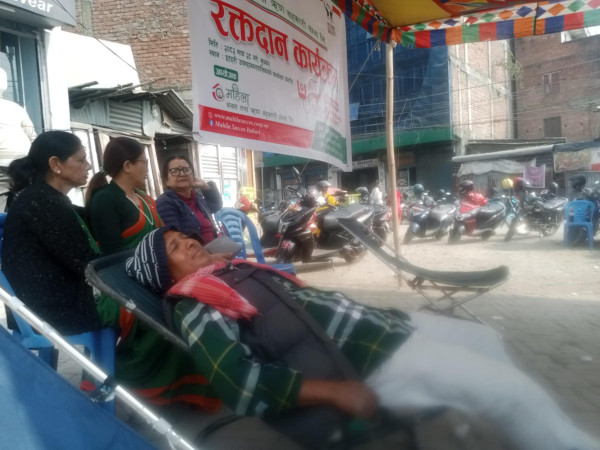 महिला बचतले गरेको रक्तदानमा ६२ जनाले रगत दिए