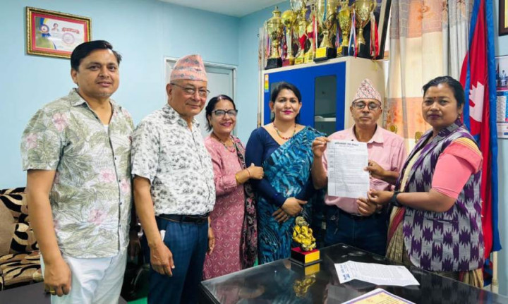 अभिभावक संघले भन्यो, ‘अहिले नयाँ पोशाक किन्न सक्दैनौं, शुल्क चाहिँ नियमन गर’