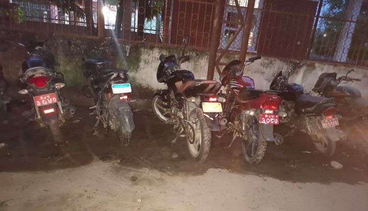 झापामा ६ वटा मोटरसाइकल बेवारिसे अवस्थामा फेला