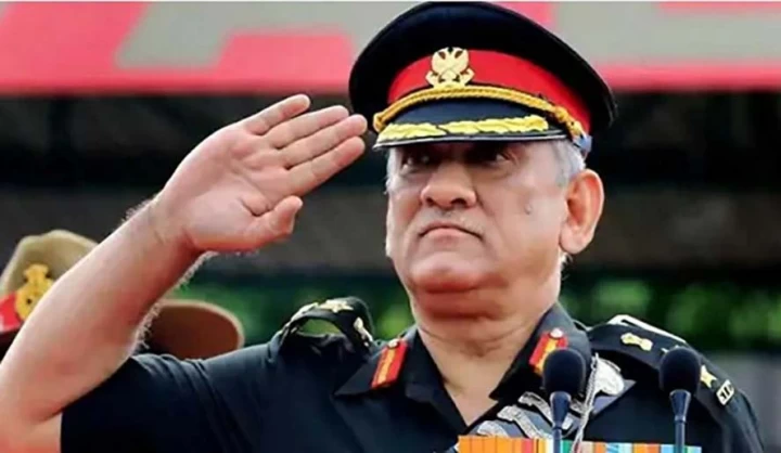 भारतको चिफ अफ डिफेन्स स्टाफ विपीन रावत दम्पतिको हेलिकोप्टर दुर्घटनामा मृत्यु