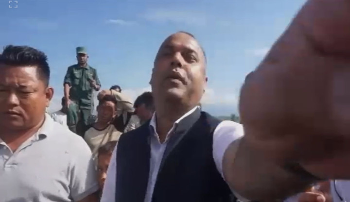 विवादित क्रसरको अनुगमन गर्न आएका सिडिओले पत्रकारलाई भिडियो खिँच्न रोके