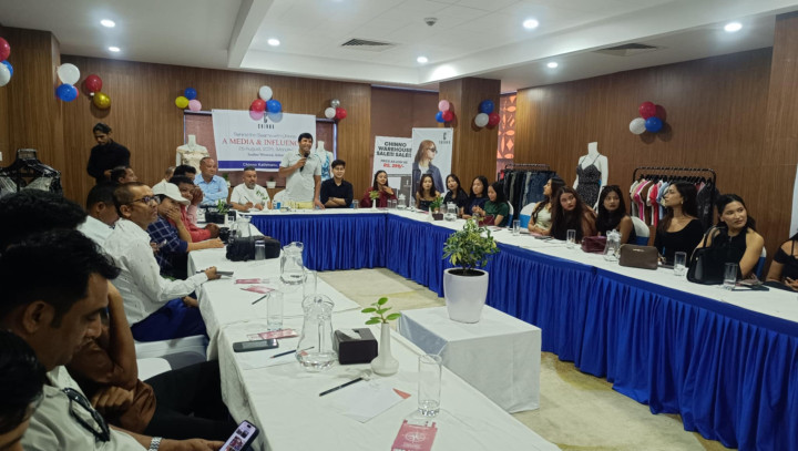 इटहरीमा चिनो ब्रान्डको पहिलो वेरहाउस सेल हुँदै, उत्पादन मुल्यमा कपडा किन्न पाइने