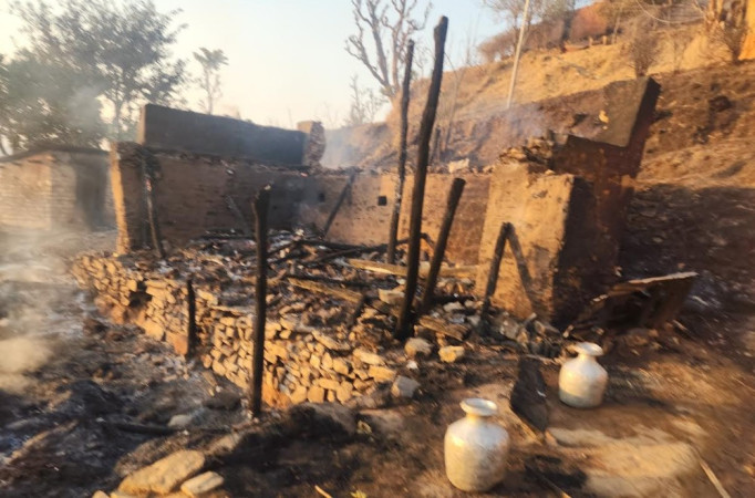 डढेलो गाउँ पस्दा खोटाङमा  एक विद्यालयसहित १० घर जले