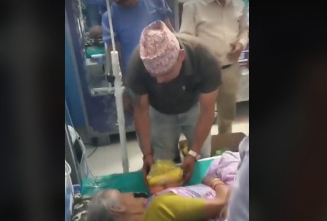 स्थापना दिवसको अवसरमा प्रेस युनियनले बाँड्यो फलफूल