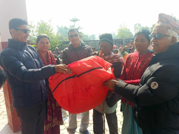 रामधुनिमा गरिब तथा बिपन्न परिवारलाई फाईबर सिरक वितरण