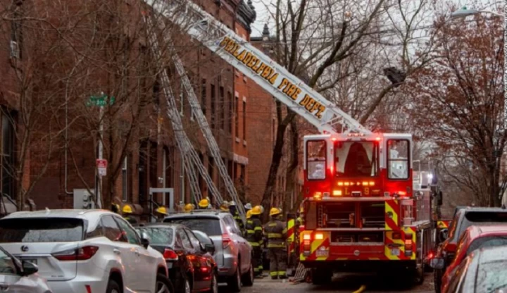 अमेरिकाको एक भवनमा आगलागी हुँदा ८ बालबालिकासहित १२ जनाको मृत्यु