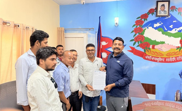 पत्रकार महासंघ सुनसरीले इटहरीका मेयरलाई बुझायो ज्ञापनपत्र