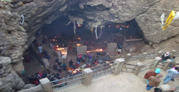 हलेसीमा विश्व शान्ति पूजा सम्पन्न