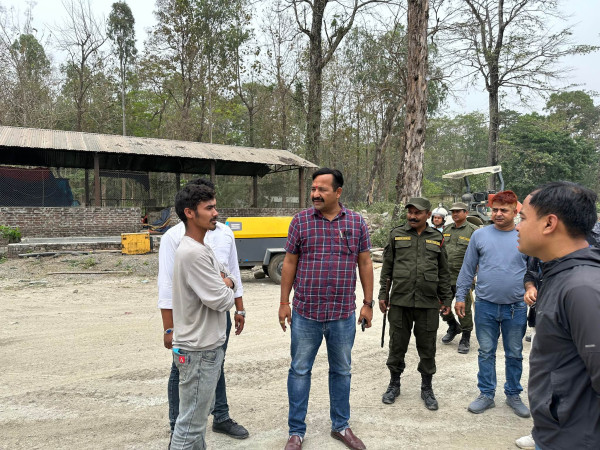 काम ढिलो गर्ने ठेकेदार कम्पनीको गाडी इटहरीका मेयरको नियन्त्रणमा