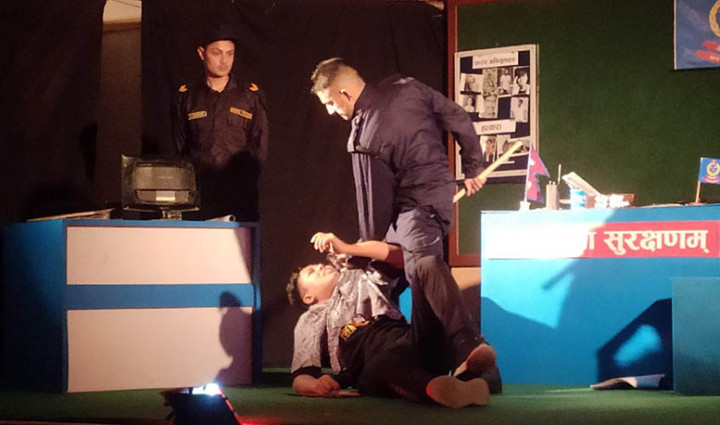 स्कुल थिएटरका कलाकारहरुको खारिएको प्रस्तुती – हिरासत