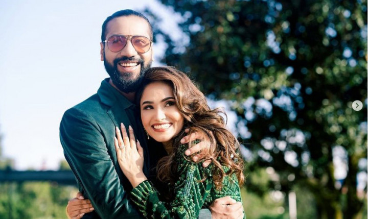 गायिका इन्दिराले चितवनमा गरिन् विवाह