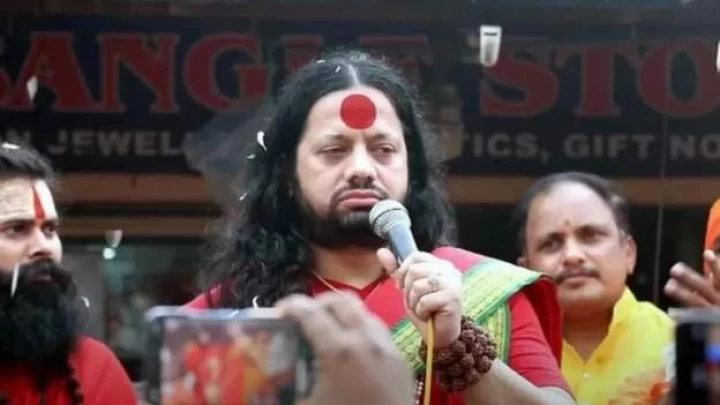 महात्मा गान्धीलाई गाली गर्ने हिन्दुवादी धार्मिक नेता पक्राउ