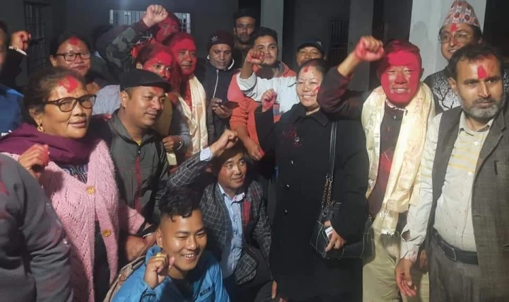 माओवादी इटहरीको नगर अधिवेशनमा कुर्सी फोडाफोड, बहादुरसिंह अध्यक्ष निर्वाचित
