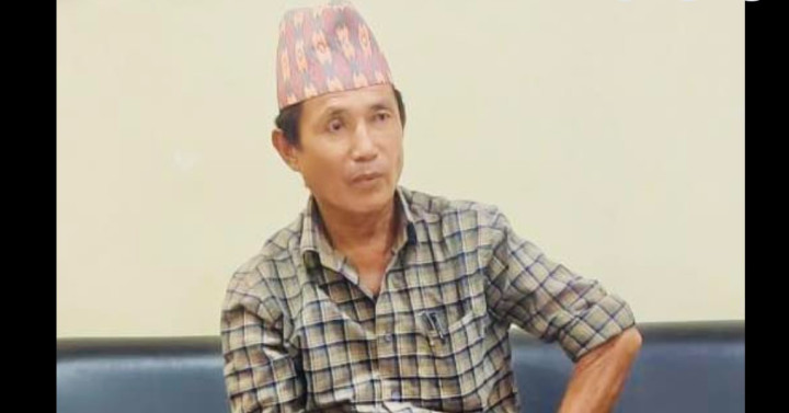 राष्ट्रगानका सर्जक आफू भएको दावी गर्दै किताब बेच्ने उदयपुरका मिलन पक्राउ