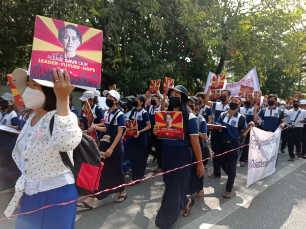 म्यानमारमा हत्यापछि आधा जलेको अवस्थामा ३० वटा शव फेला