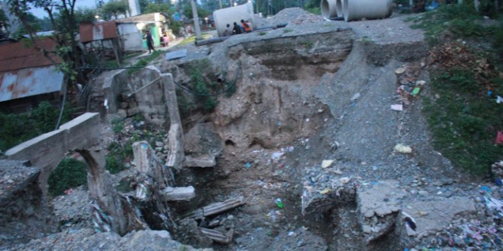 धरानमा पहिरोले एक घरमा क्षति, १२ घर जोखिममा