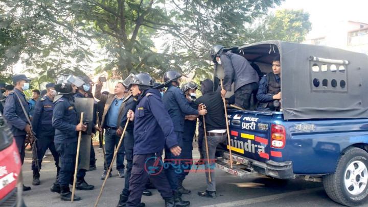 राजमार्गमा अवरोध गर्ने पाँच जना पहिचानवादी इटहरीबाट पक्राउ