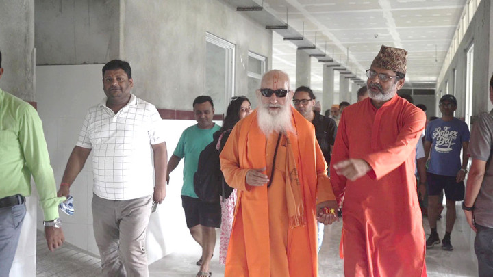 ‘पाँच सय बेडको अस्पताल बनाउन सहयोग गर्छौं’ : परमहंस स्वामि सदानन्द महाराज