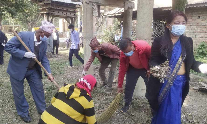 रामधुनी नगरपालिकाद्वारा मन्दिर परिसरमा सरसफाइ