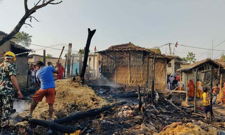 रौतहटमा भीषण आगलागी, २१ घरमा क्षति