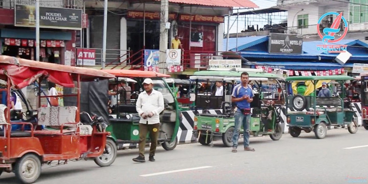 इटहरीमा सफारी व्यवस्थापनविरुद्ध अदालतको आदेश, राजमार्गमा पालिकाको हस्तक्षेपमा प्रश्न