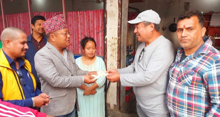 चालकको उपचारका लागि पूर्व ब्रिटिस आर्मीले गरे सहयोग