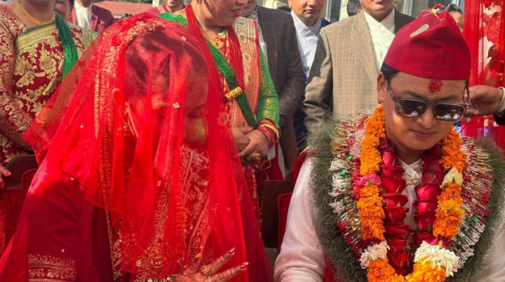 करिश्मासँग सलोनले कसे लगनगाँठो