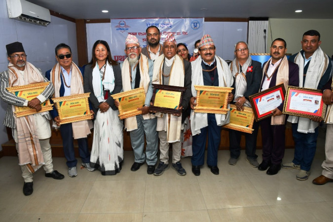 प्रदेश खबरद्वारा प्रेस स्वतन्त्रता सेनानीसहित क्रियाशील पत्रकारहरू सम्मानित