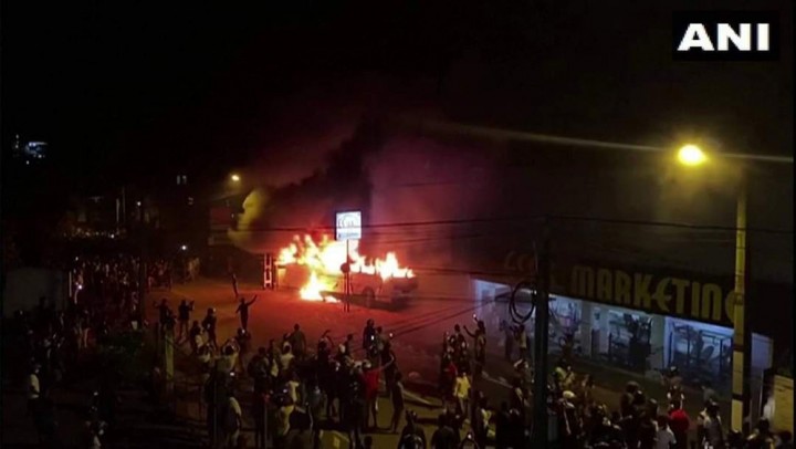 श्रीलङ्कामा मध्यराति राष्ट्रपतिको घरमा जुलुस, देशमा हाहाकार