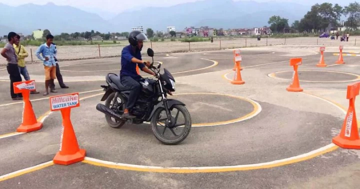 झापामा भाइको ड्राइभिङ लाइसेन्सको ट्रायल दिन गएका दाइ पक्राउ