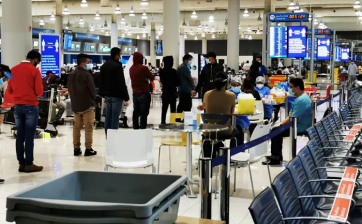 ओमिक्रोन फैलिएसँगै एयरलाइन्स कम्पनीद्वारा हजारौं उडान रद्द