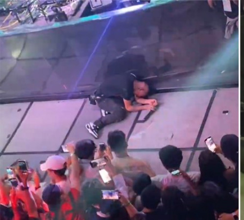 जापान कन्सर्टमा भिटेनको तमासा