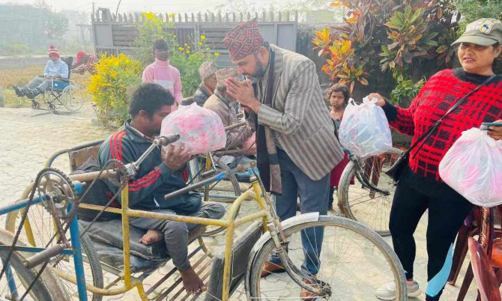 वडाध्यक्षले आफ्नै खर्चमा बाँडे ब्ल्याङ्केट